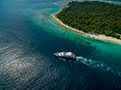Maldivas diving boat